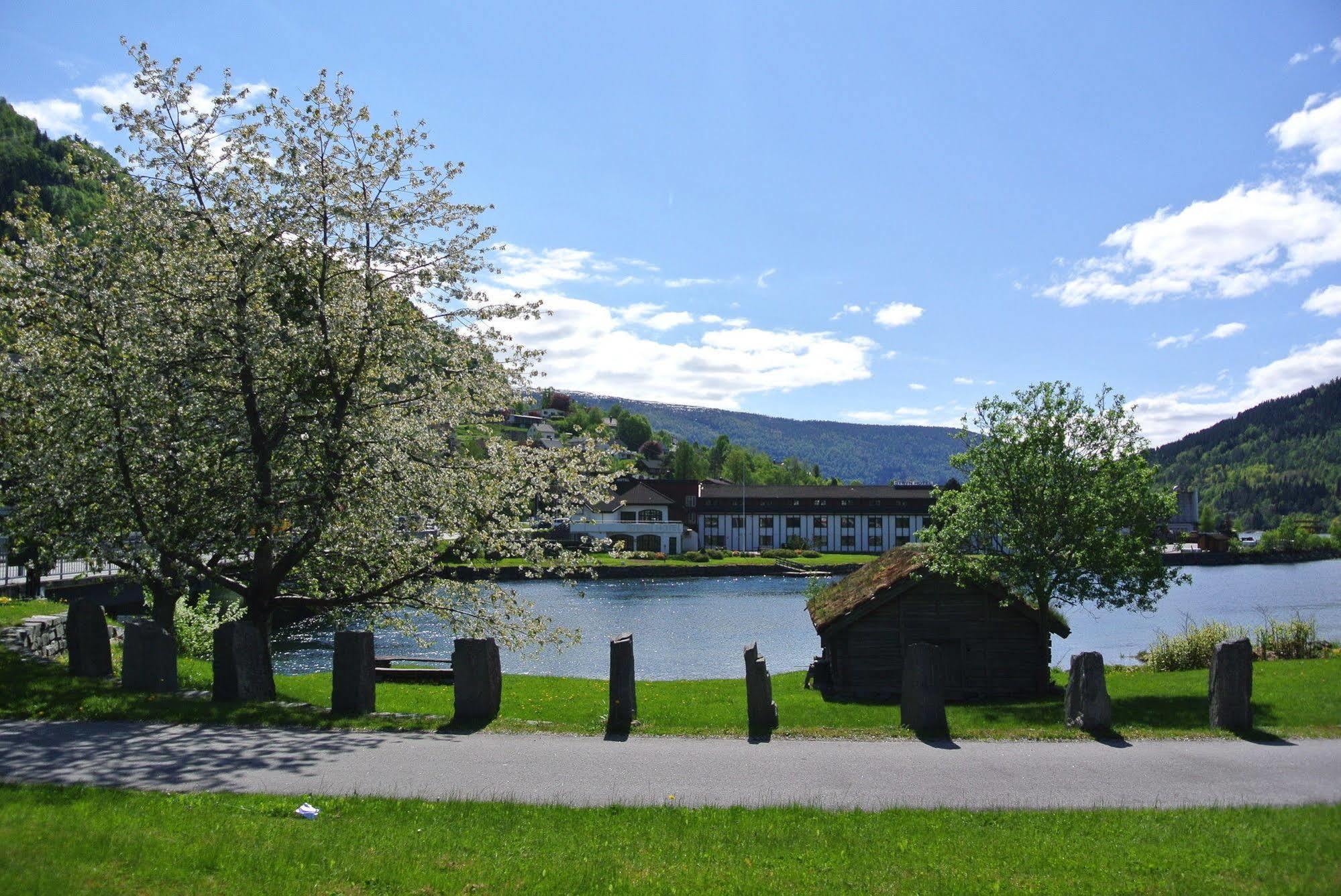 Visnes Hotel Stryn Zewnętrze zdjęcie